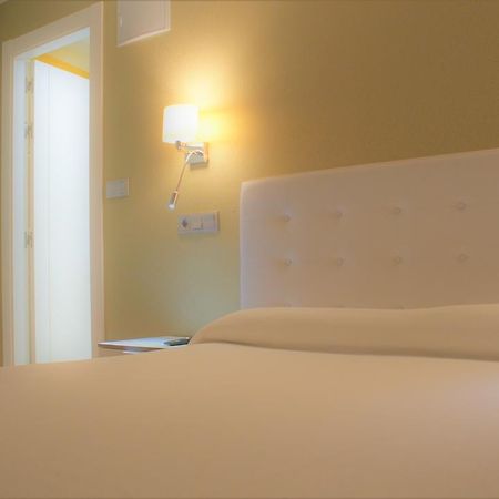 אוביידו Hotel Rosal מראה חיצוני תמונה