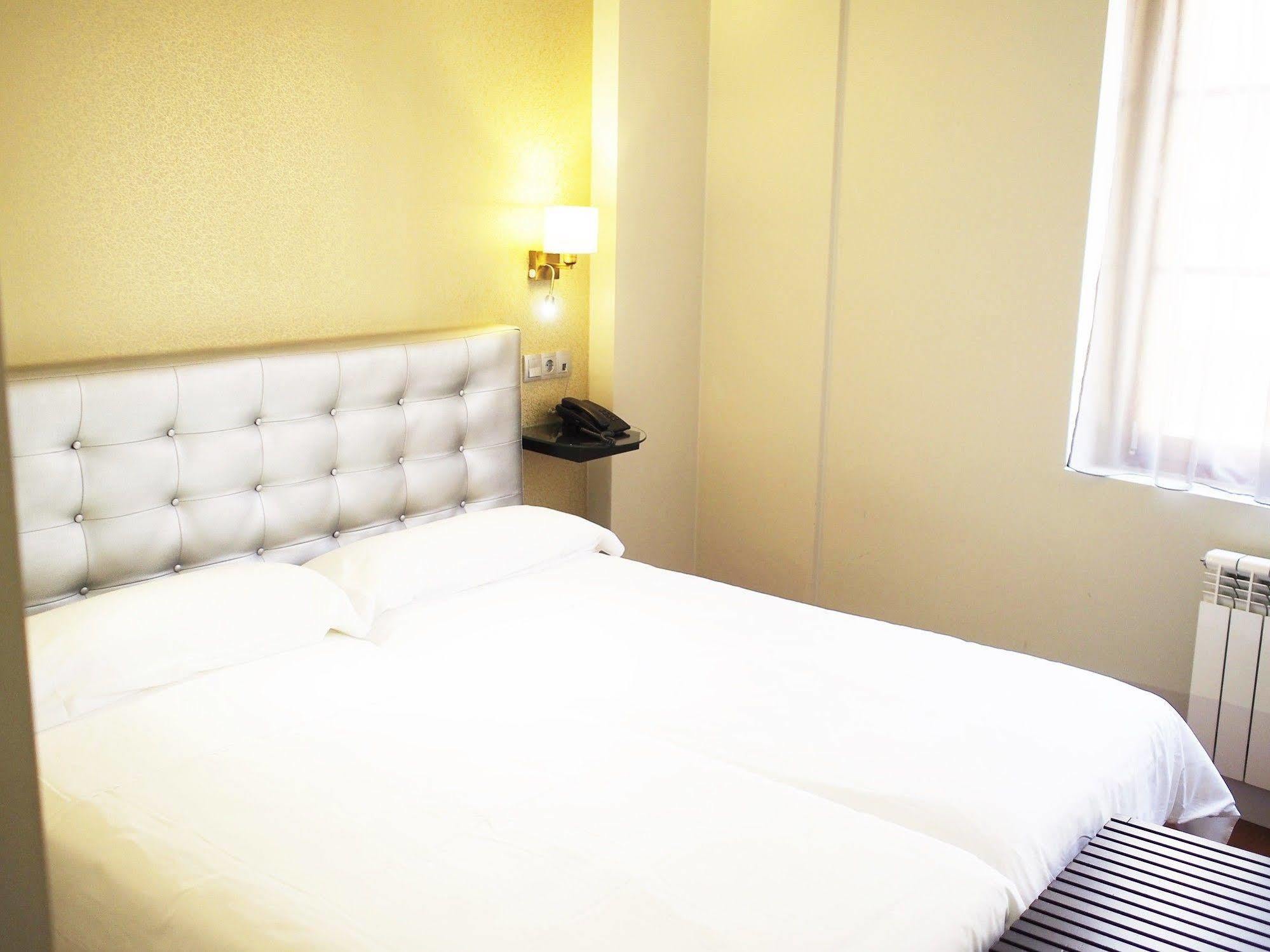 אוביידו Hotel Rosal מראה חיצוני תמונה