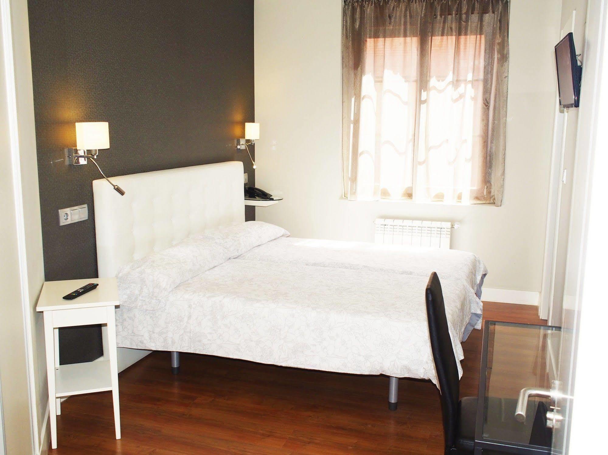 אוביידו Hotel Rosal מראה חיצוני תמונה