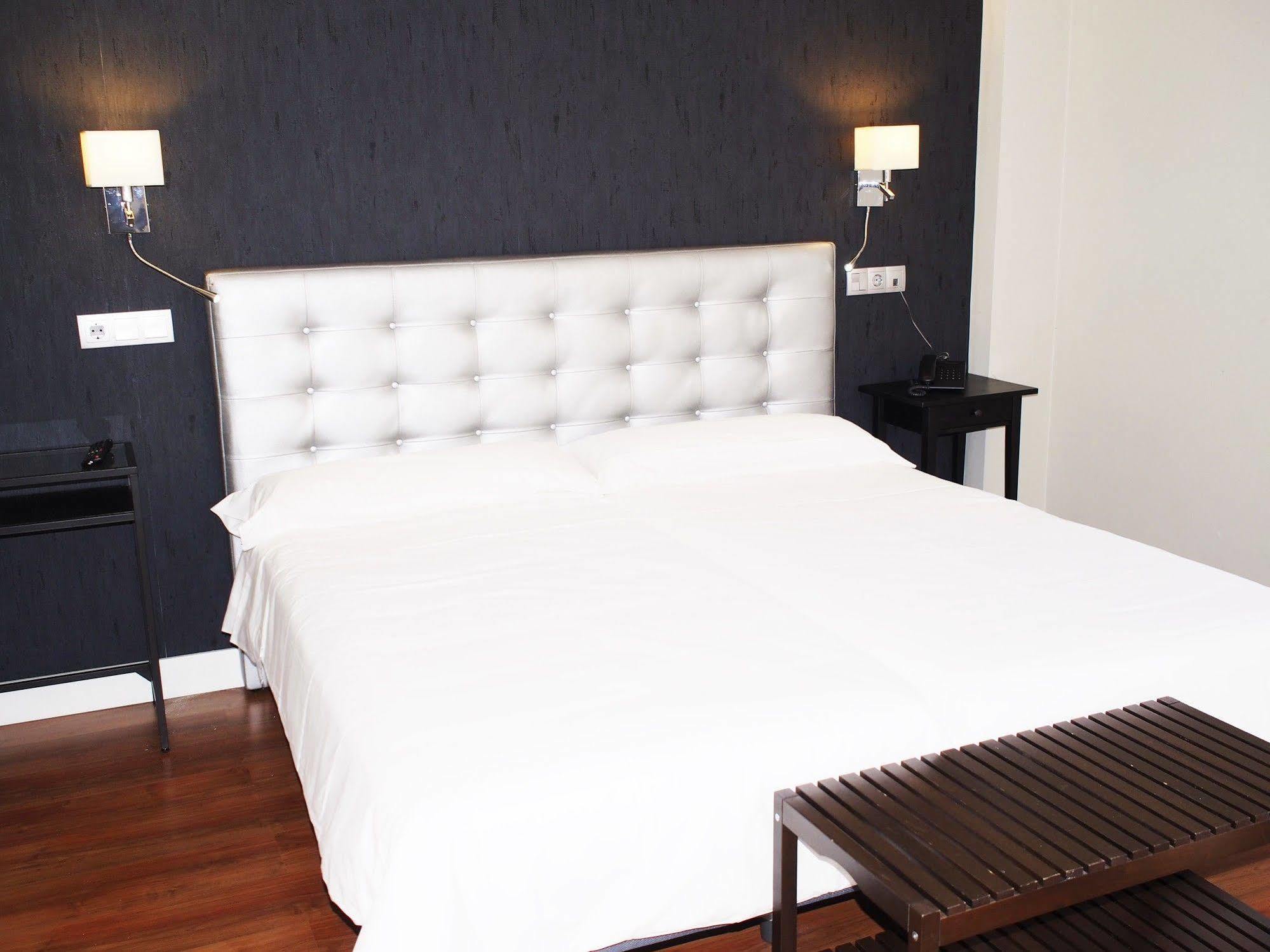 אוביידו Hotel Rosal מראה חיצוני תמונה