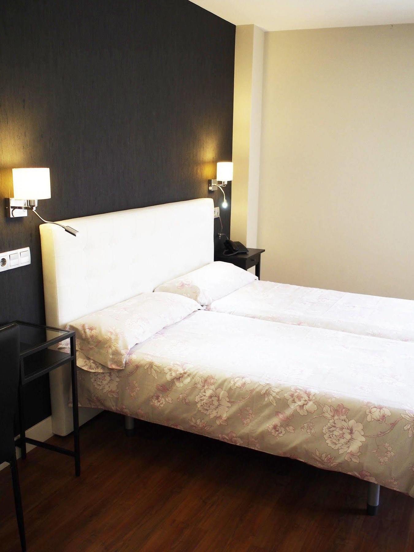 אוביידו Hotel Rosal מראה חיצוני תמונה